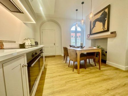 2 bedroom mews to rent - Photo 5