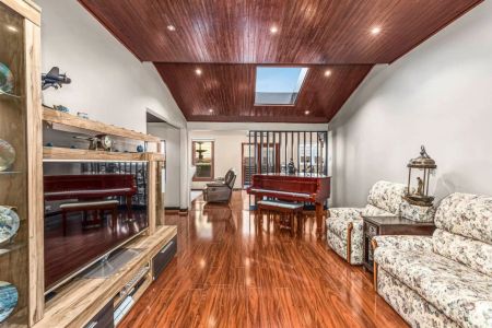 A Charming Californian Bungalow with Modern Comfort and Prime School-Zone Convenience - Photo 2