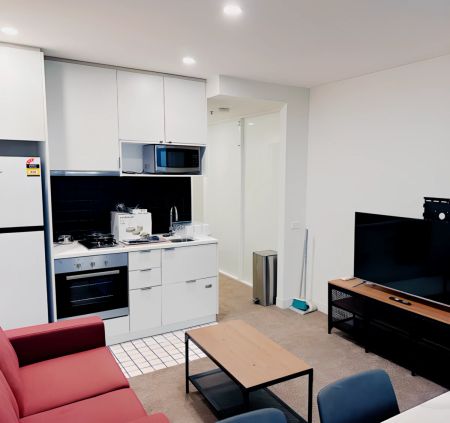 Master Bedroom - Photo 2