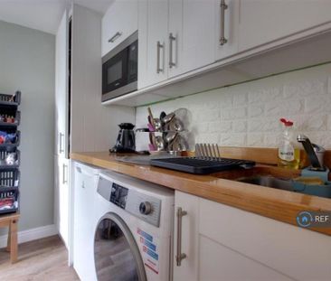 4 bedroom detached house to rent - Photo 6