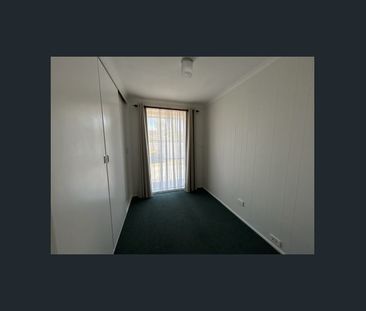 Family Home in Quiet Court - Photo 6