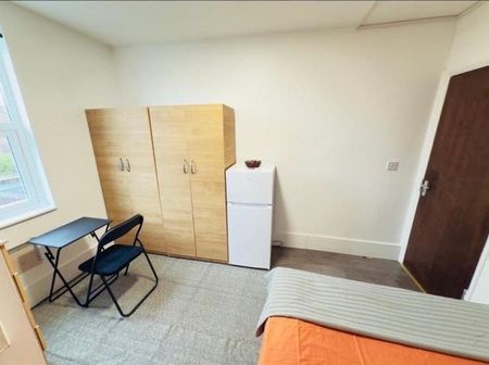 Room in a Shared House, Mora Road, NW2 - Photo 3
