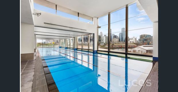 Fully Furnished Waterfront Living – Level 15 With Panoramic Views - Photo 1