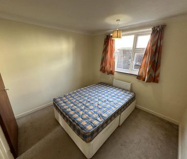 3 bedroom flat to rent - Photo 2