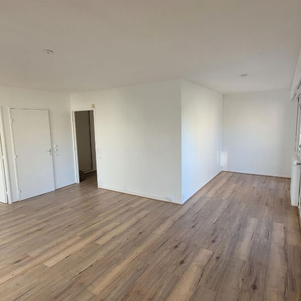 Appartement Paris 2 pièces 53.32 m2 avec terrasse - Photo 1