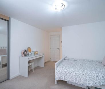 4 bedroom detached house to rent - Photo 6