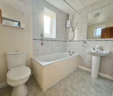 3 bedroom semi-detached house to rent - Photo 5