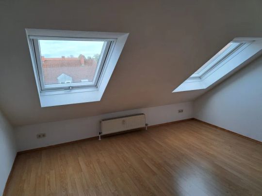 Zentrumsnahe 2-Zimmer-Dachgeschosswohnung in ruhiger Lage - Foto 1