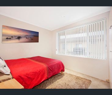 2 bdrm unit, 50m walk to Mona Vale Beach. Available mid - February - Photo 3