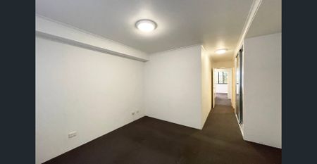 SPACIOUS 2 BEDROOM RESIDENCE IN PYRMONT - Photo 5
