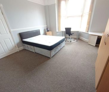 4 bedroom semi-detached house to rent - Photo 6