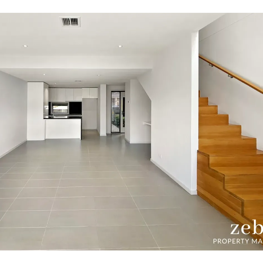 Stunning townhouse - Photo 1