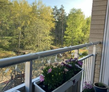 Ljust och välplanerat rum i lugna Vendelsö! Delat boende med bra ko... - Foto 4