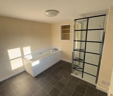 4 bedroom detached house to rent - Photo 6