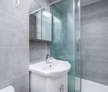2 Bed Flat, Cable Street, E1 - Photo 3