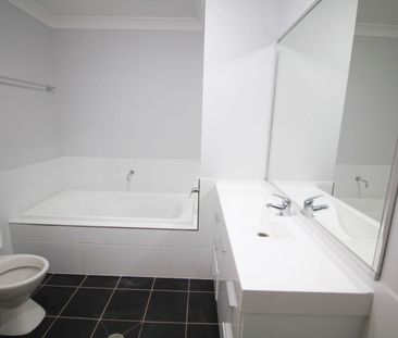 STUNNING NEAR NEW BRICK VENEER HOUSE - Photo 3