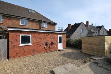 Woodside Road, Guildford, Surrey, GU2 - Photo 5