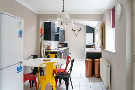 6 Bed End Terrace, Kimbolton Avenue, NG7 - Photo 5