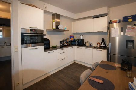 Gelijkvloers appartement met 3 slaapkamers, terras en autostaanplaats in het centrum van Lokeren - Foto 4