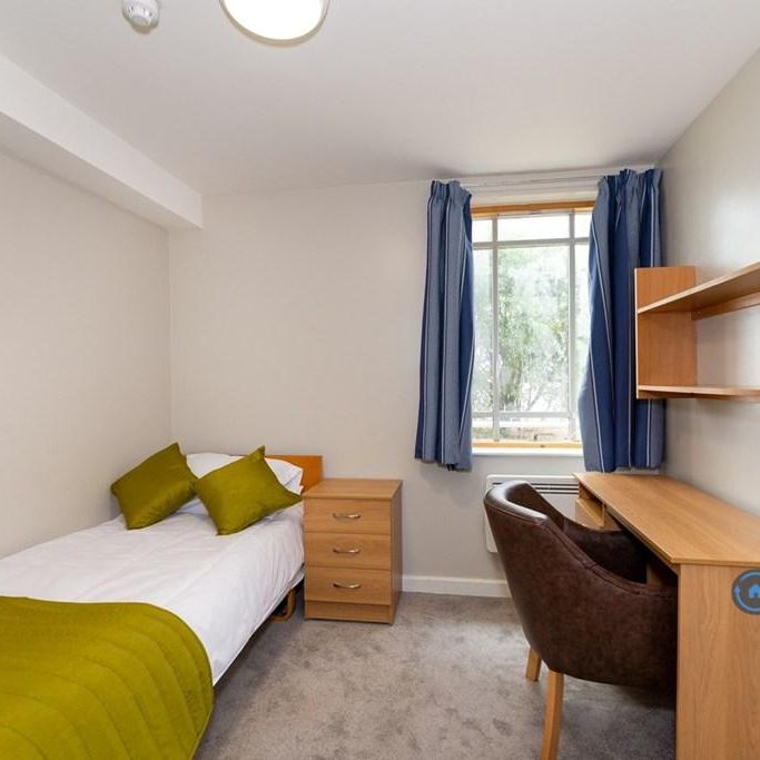 1 bedroom in a flat share to rent - Photo 1