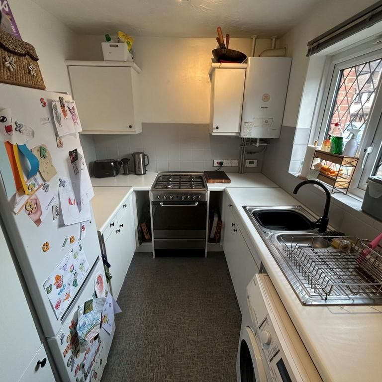 2 bedroom terraced house to rent - Photo 1