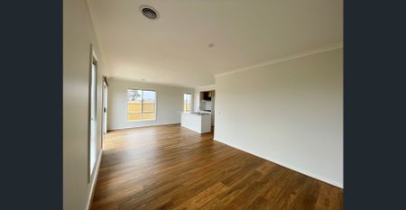 ONE WEEKS FREE RENT - Brand New Beautiful Family Home for Lease - Photo 3