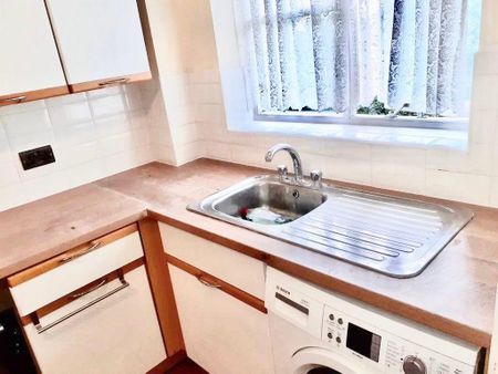 Blessing Way, Barking, IG11 - Photo 5