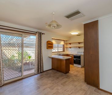 Centrally located 3 bedroom home - Photo 4