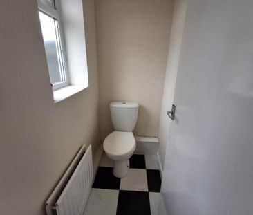 3 bedroom semi-detached house to rent - Photo 6