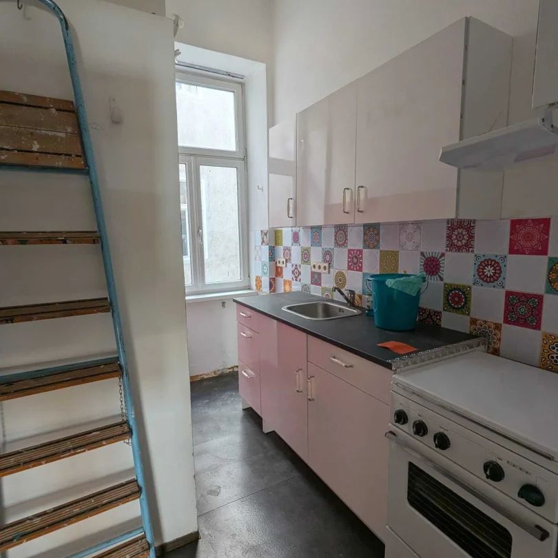 Top 13 - Günstige 3-Zimmer-Altbau Wohnung mit guter Raumaufteilung – **ANFRAGEN NUR ÜBER DAS KONTAKTFORMULAR** - Foto 1