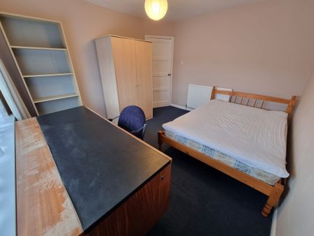 4 Bed Student Accommodation - Photo 2