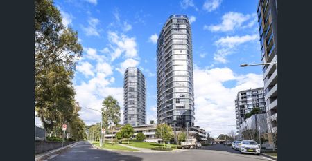 SPACIOUS 3 BEDROOM APARTMENT WITH SPECTACULAR CITY VIEW - Photo 3