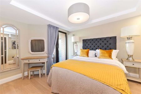 Beautifully decorated three bedroom, three bathroom apartment with balconies, situated within a popular portered development. - Photo 3