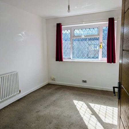 2 Bed Flat, Bush Close, IG2 - Photo 4