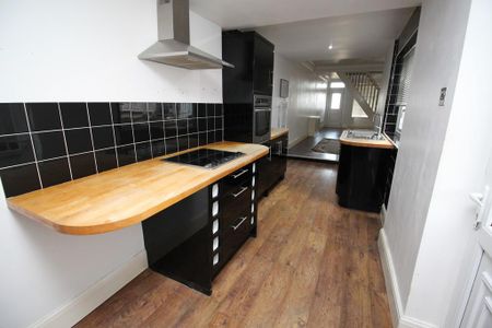 2 bedroom terraced house to rent - Photo 4