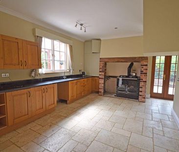 4 bedroom detached house to rent - Photo 5