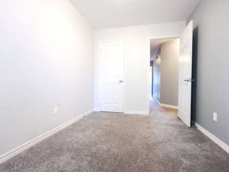 For Lease - 4600 Kimbermount Avenue Unit# 40, Mississauga, Ontario - Photo 3