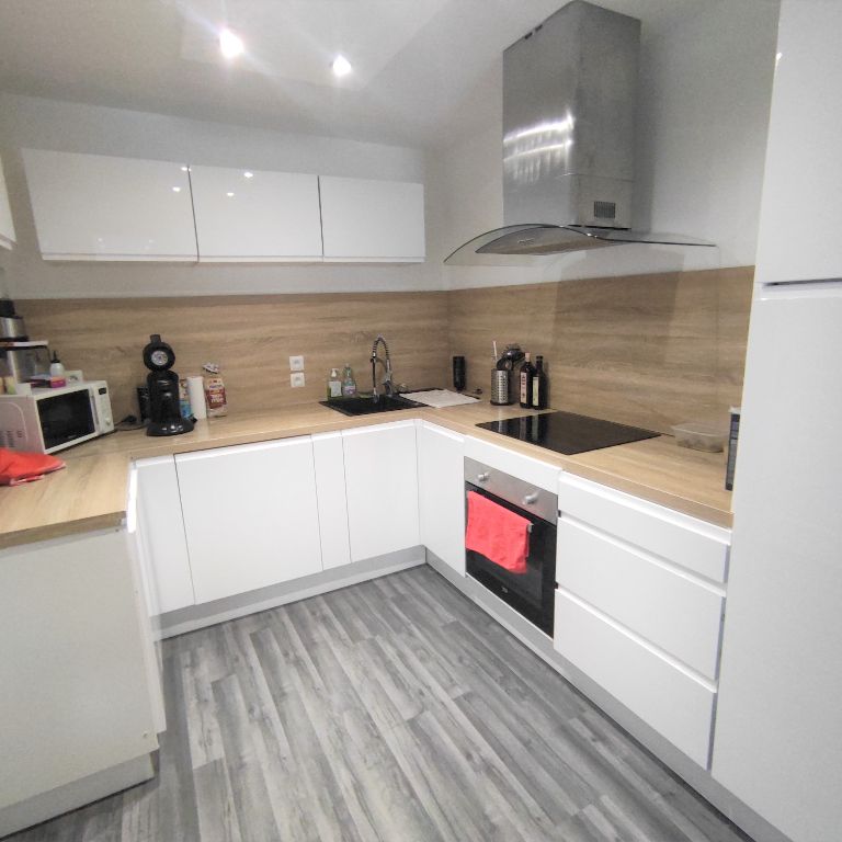 Location Appartement 3 pièces 77m² - Photo 1