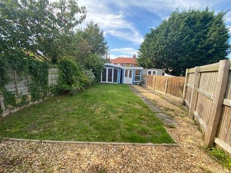3 bedroom terraced house to rent - Photo 2