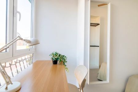 Carrer de lEscultor Josep Capuz, Valencia, Valencian Community 46004 - Photo 2