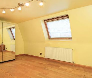 Recently refurbished two double bedroom flat minutes to Archway Tube. - Photo 4