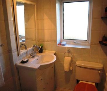 2 bedroom end of terrace house to rent - Photo 4