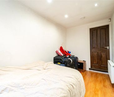 4 bedroom end of terrace house to rent - Photo 3