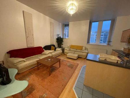 3 bedroom flat to rent - Photo 2