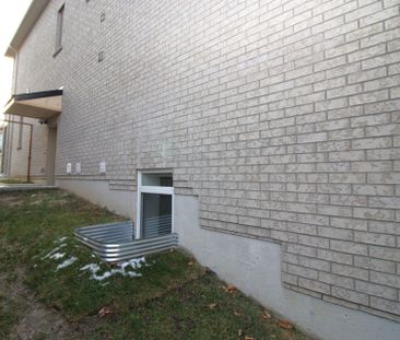 For Lease - 94 Bowline Vista N/A Unit# Lower, East Gwillimbury, Ont... - Photo 3
