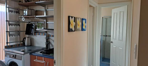 “Fully Furnished 2 Bedroom Studio in Hallett Cove. Close to Public Transport, Local facilities and Coastal Boardwalk.” - Photo 1
