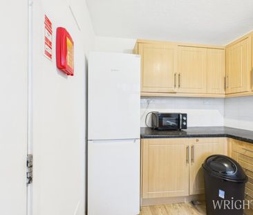 4 bedroom End Terraced House - Travellers Lane, Hatfield - Photo 1