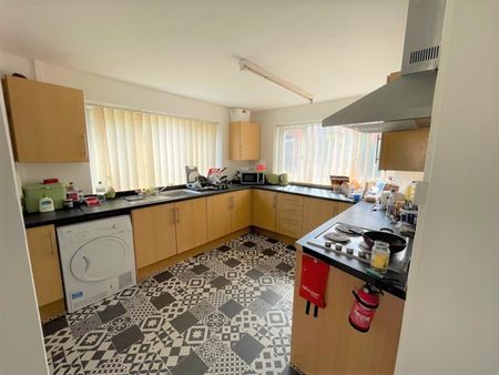 245 Windsor Street - Photo 2