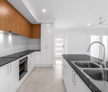 Spacious Family Living in Woree! - Photo 4