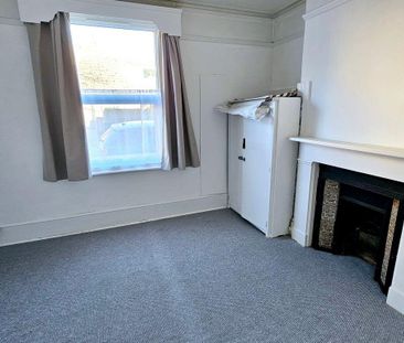 Commercial Road, Eastbourne - Four Bedroom Terraced House - Photo 4